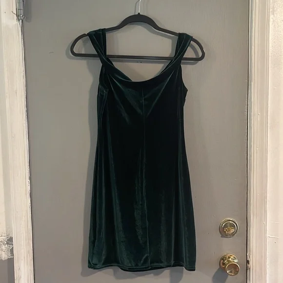 Urban Outfitters Off the Shoulder Bodycon Mini Dress in Green Velvet Size L - Picture 10 of 10